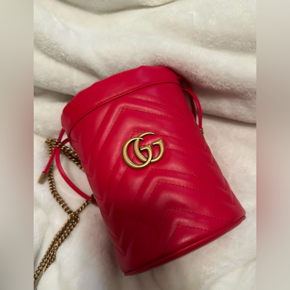 GG Marmont matelassé mini bucket bag- Red - Picture 6 of 10